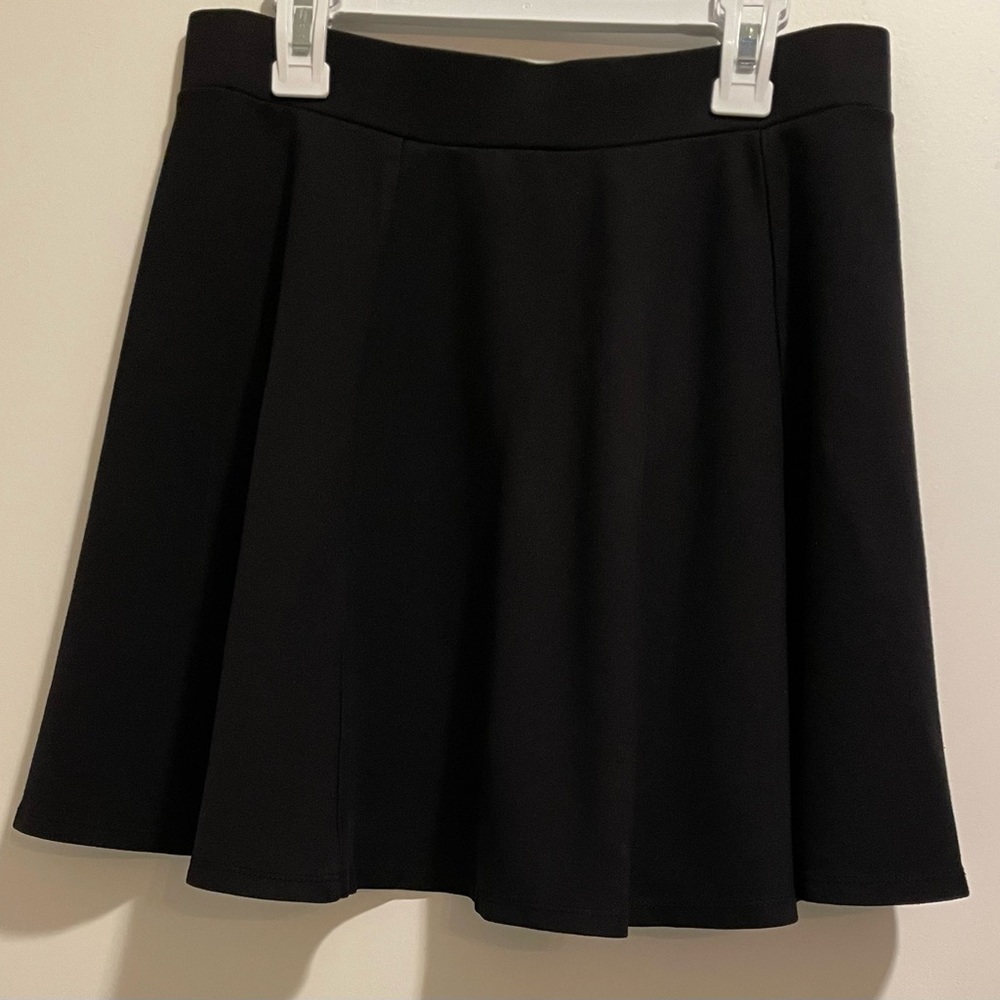 H&M Women Mini Skirt Color:Black Size:S